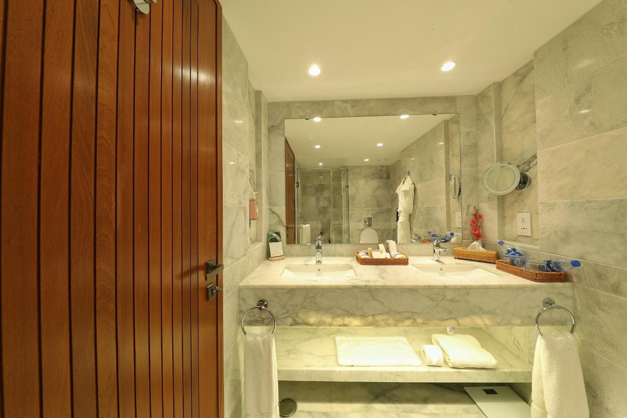 Peshawar Serena Hotel Екстериор снимка