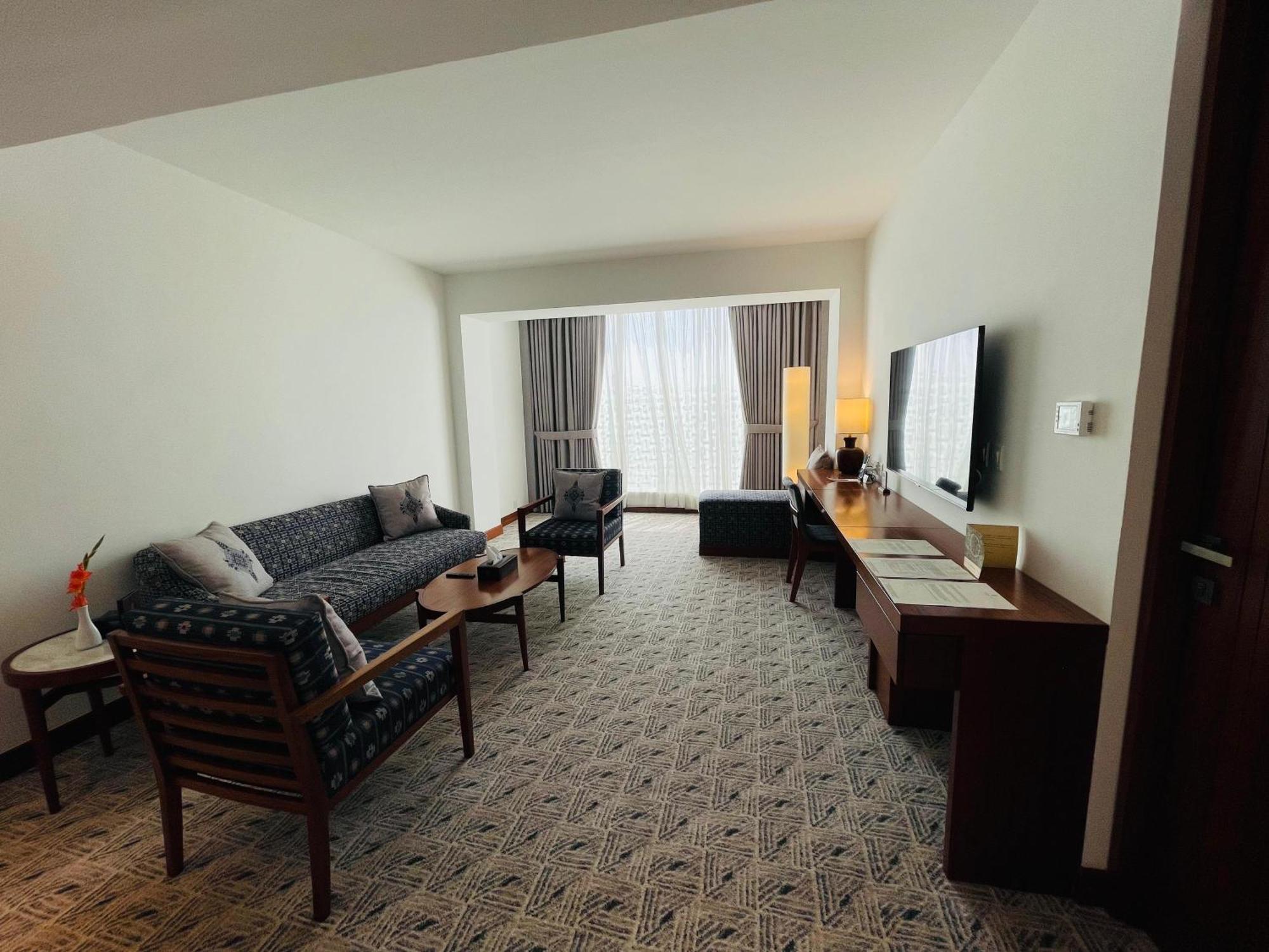Peshawar Serena Hotel Екстериор снимка