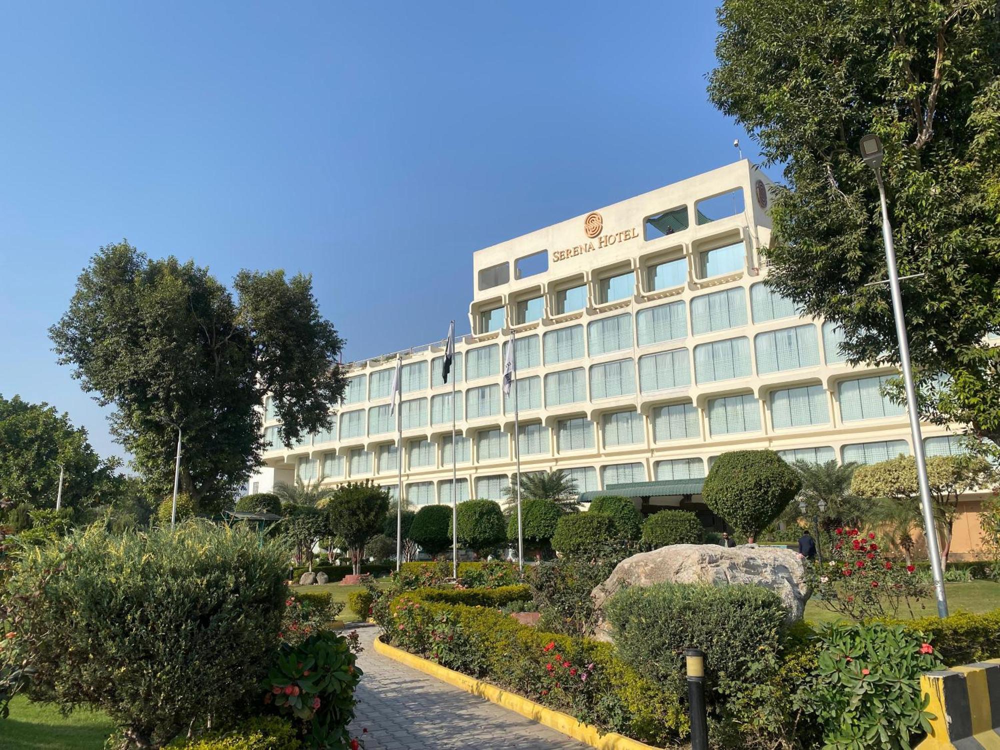 Peshawar Serena Hotel Екстериор снимка